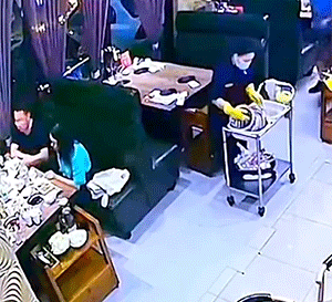 精彩GIF动图：这入水姿势，不是练游泳的我不信