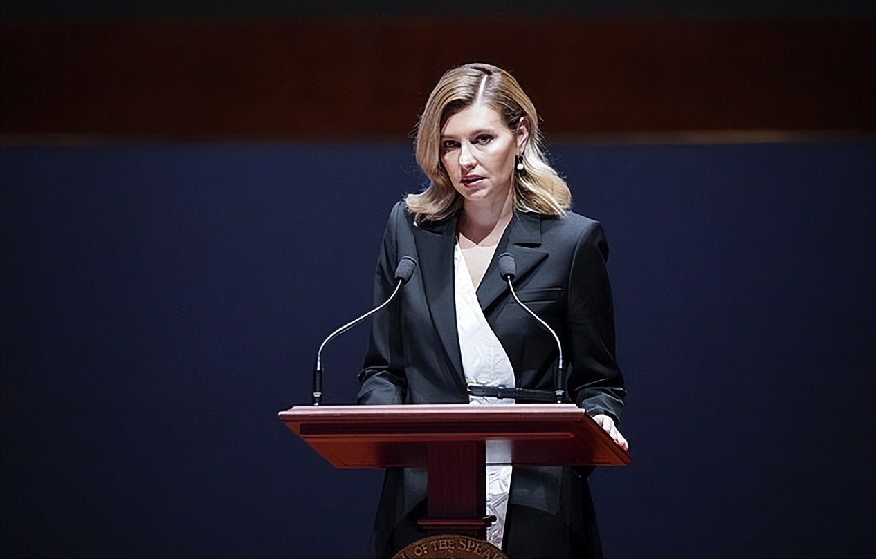 乌克兰第一夫人在美国国会演讲!穿拼色西装霸气,泽连斯基有福气