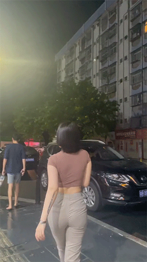 美女内涵GIF：她估计是D杯里最能打的！ 美女动图 第6张