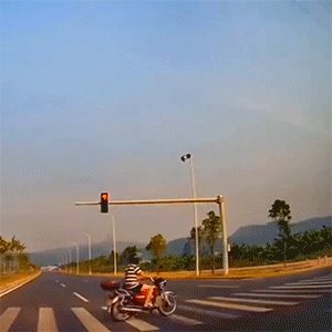 GIF：道路千万条，安全第一条！