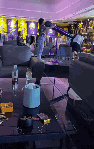 搞笑GIF 砖厂的老板都好奇这月饼的配方 搞笑GIF 图12