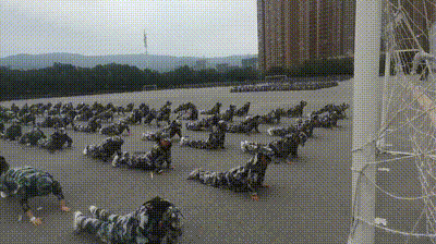 搞笑GIF动图 谭警官的节目还是保守了 搞笑GIF 图14