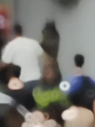 精彩动图 容错率极低的高难度姿势 搞笑GIF 图1