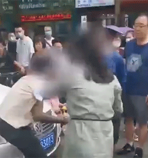 鳄鱼 - 爆笑的GIF图 她们真的好开心呀 - 第2页 搞笑GIF 图4