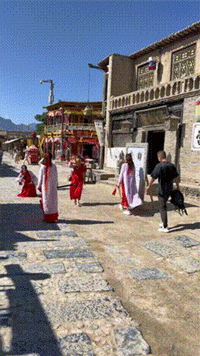 搞笑动图 爸爸再也不敢玩捉迷藏了 搞笑GIF 图11