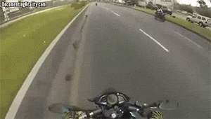 骑车事故GIF大全：一定一定要多注意啊！