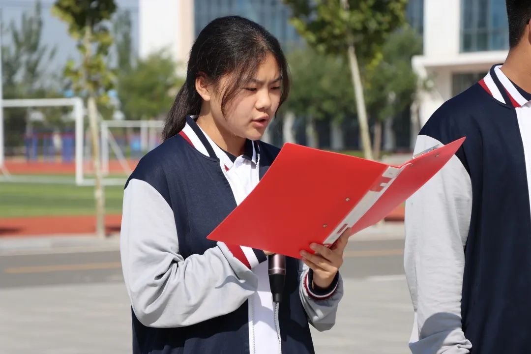 滨州高新高级中学校举行"星星之火,代代相传" 主题升旗仪式_滨州教育